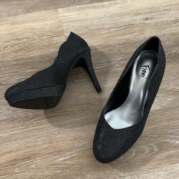 Fioni-Jubilee Platform Pump EUC - Picture 4 of 8